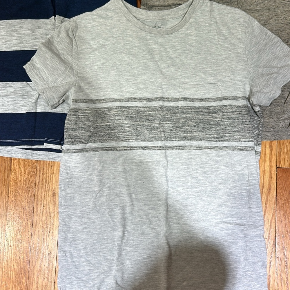 4 American Eagle Men’s Small Shirts - Picture 2 of 5